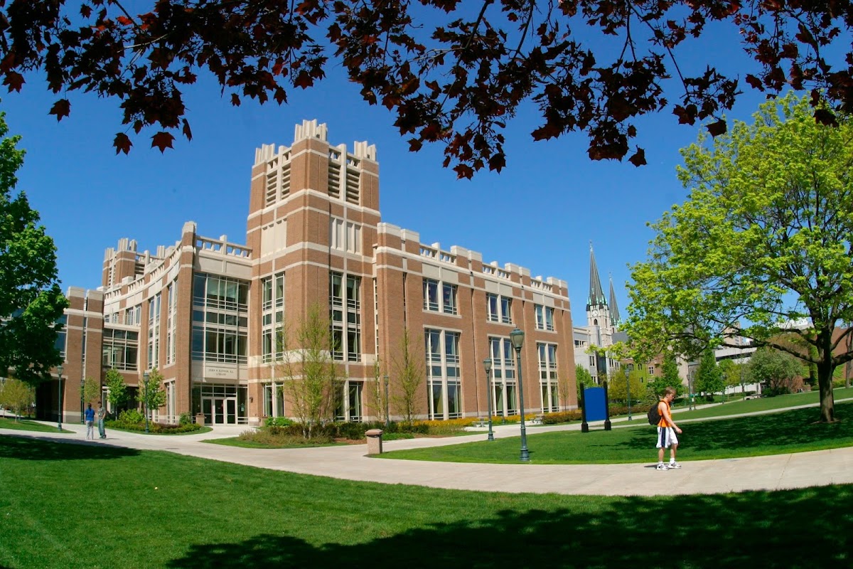 Marquette University Guide: Where to Eat, Drink & Stay in Milwaukee (2026)