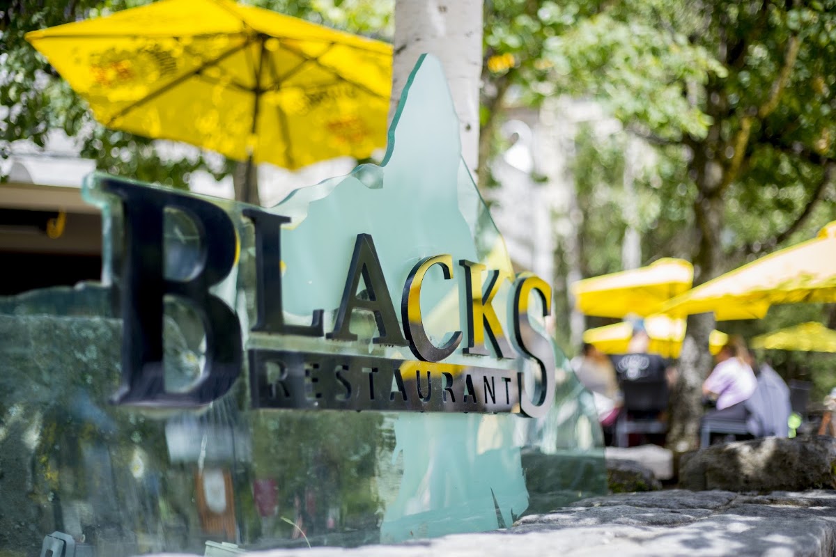 Black's Pub