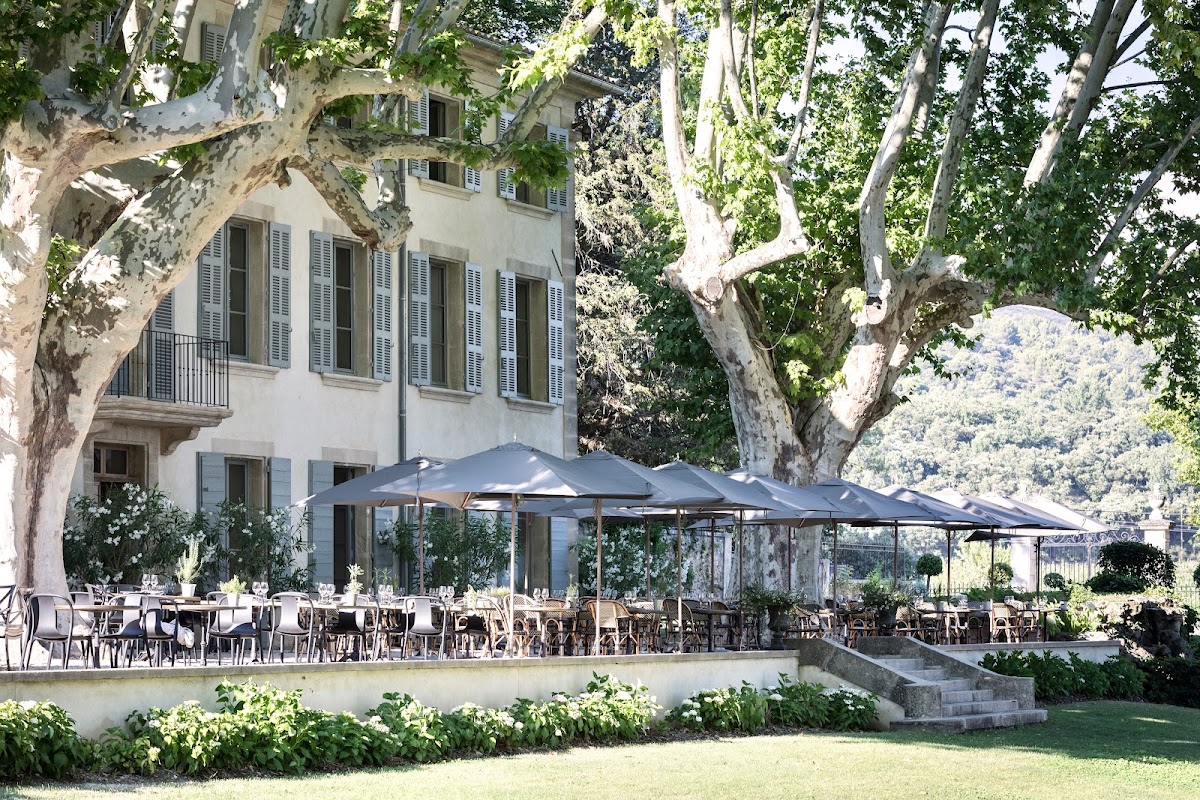 Domaine de Fontenille — restored 18th-century bastide, winery and Relais & Châteaux hotel in the Luberon, Provence, with vineyards and gardens for 150 guests