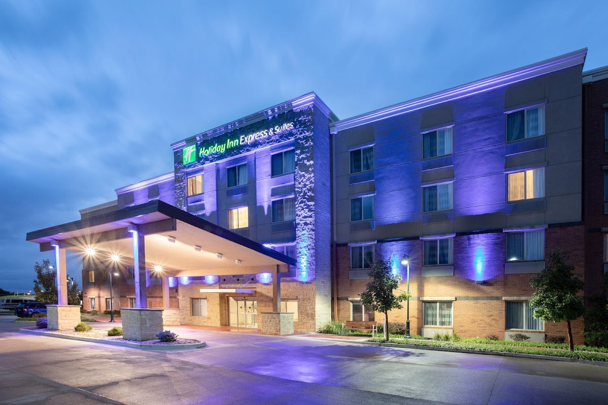 Holiday Inn Express & Suites Manhattan by IHG