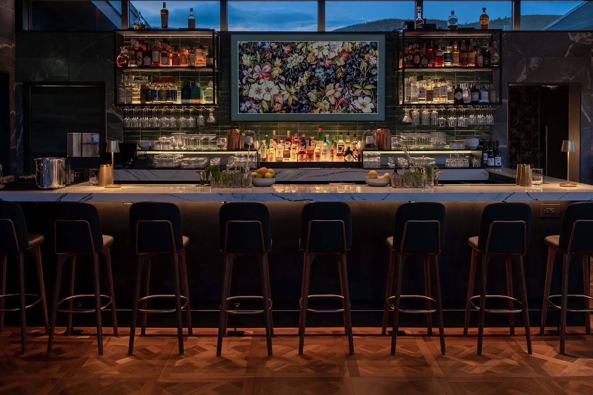 Lookout Bar Avon