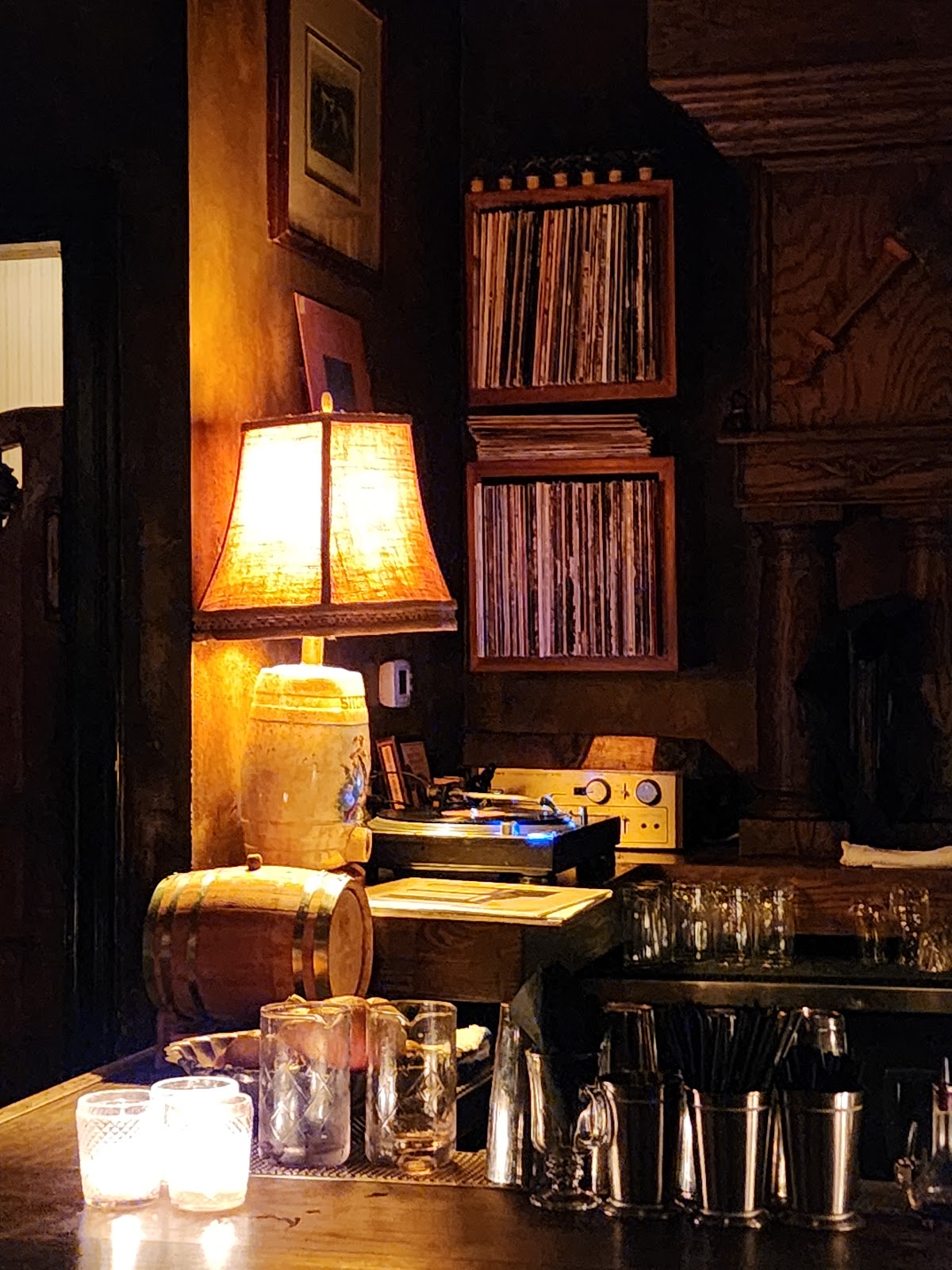 Best Cozy Bars in Los Angeles (2026)