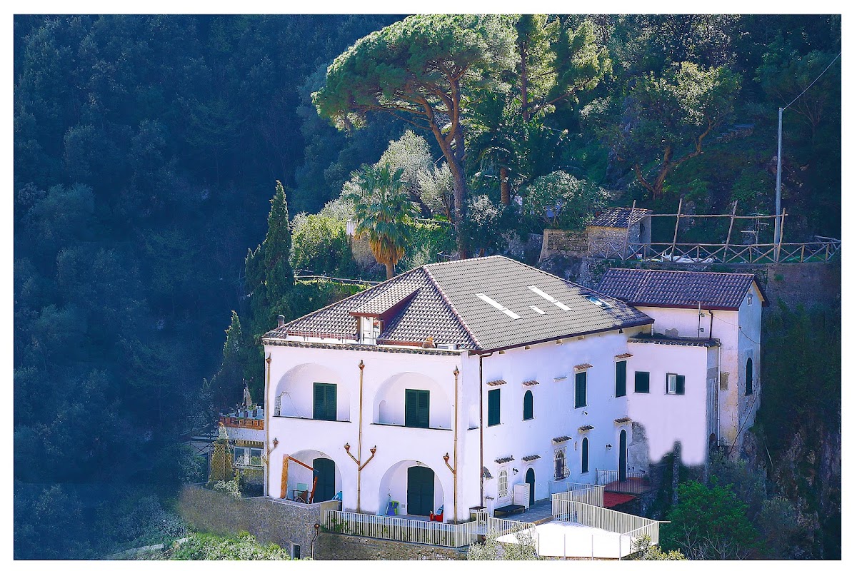 Villa Lara Hotel — boutique historic wedding villa above Amalfi town with a panoramic terrace over the Duomo and bay, capacity for 60 guests
