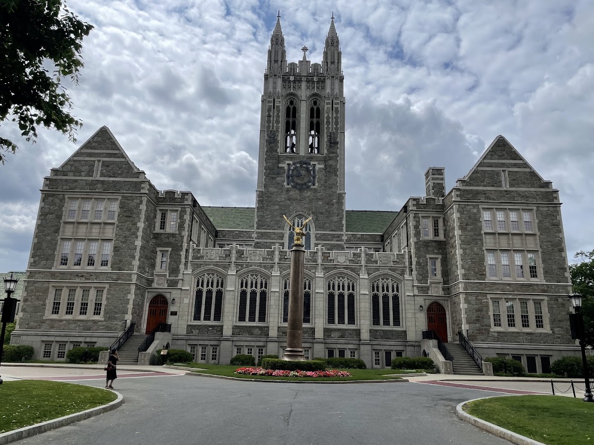 Boston College Guide (2026): Where to Eat, Drink & Stay Near Campus