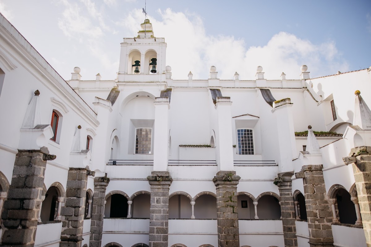 Convento do Espinheiro — restored 15th-century Évora convent with vaulted Manueline cloister, 8 hectares of gardens, on-site Santa Maria do Espinheiro Church, capacity 250