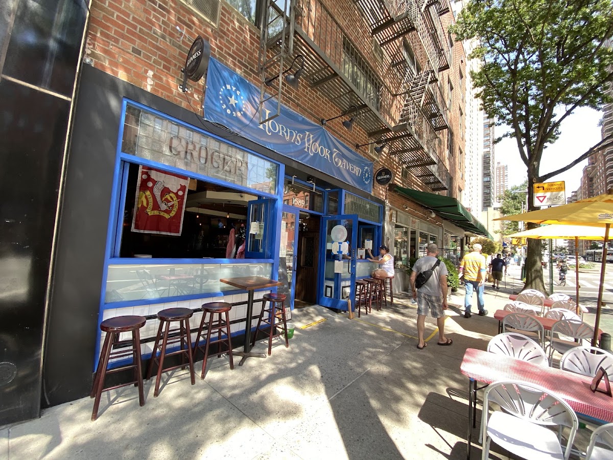 Horn's Hook Tavern