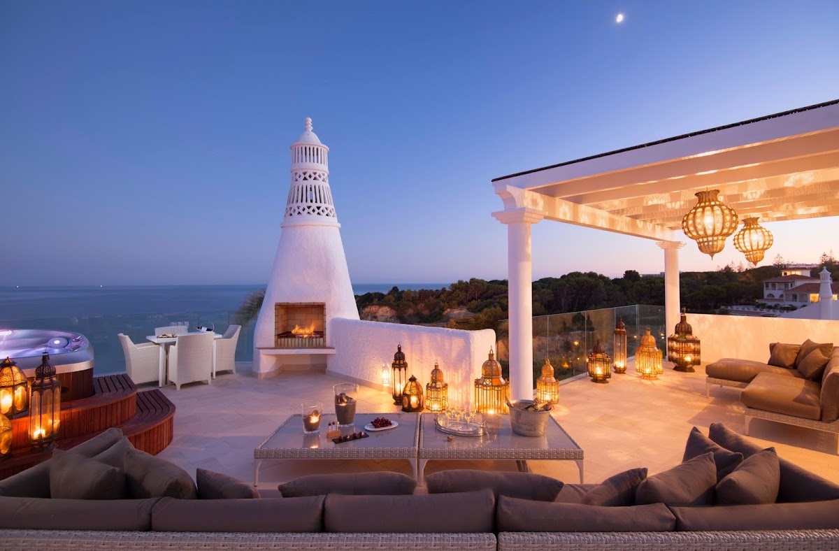 Vila Vita Parc — iconic 5-star cliffside Algarve resort in Porches with private beach, lush gardens, 2-Michelin-starred Ocean restaurant, 170+ rooms and villas, capacity 250