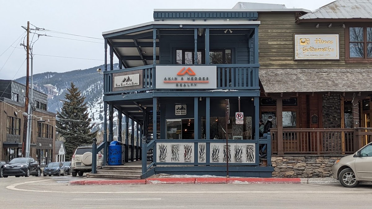 New West KnifeWorks & MTN MAN Toy Shop