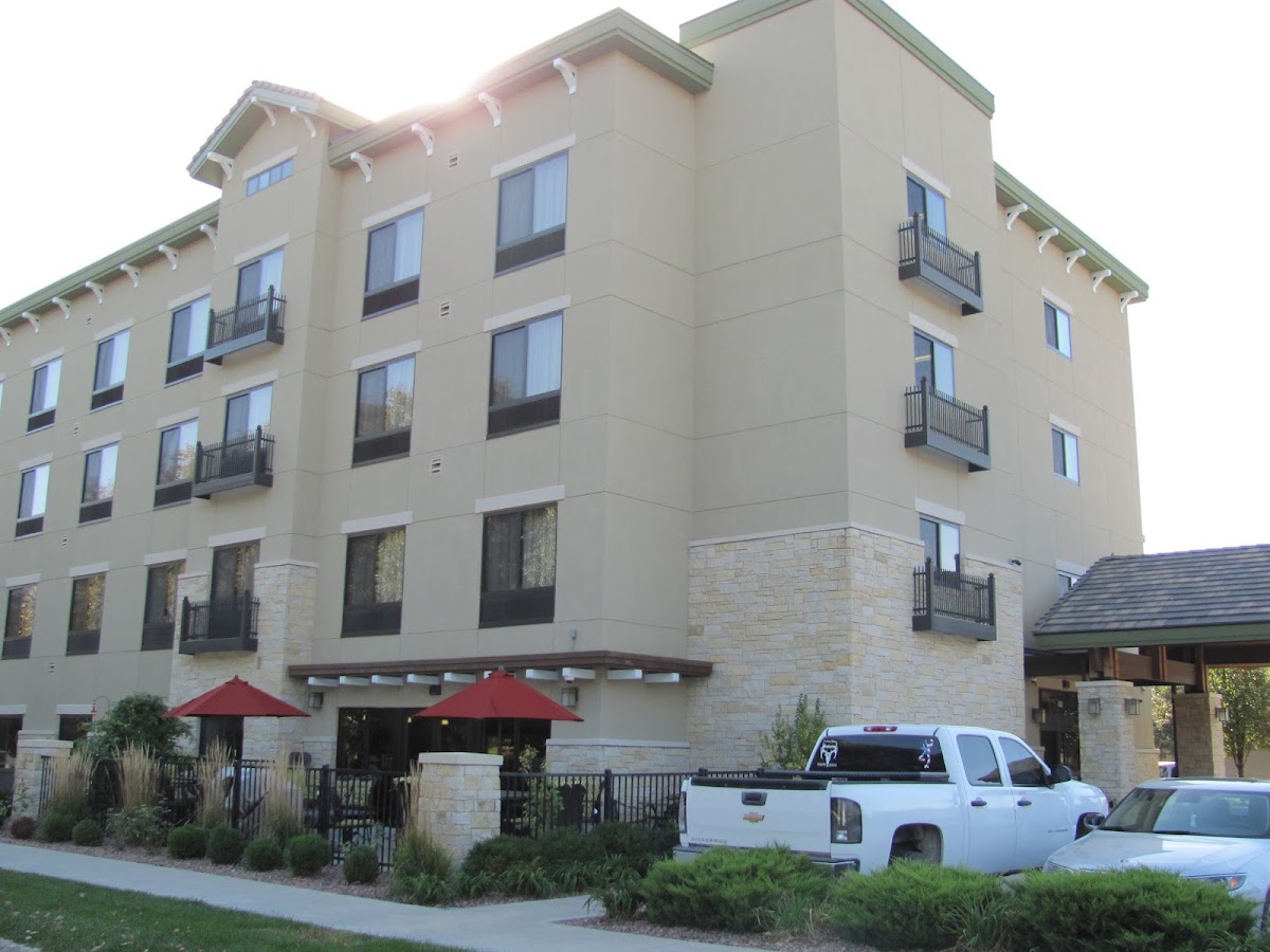 Parkwood Inn & Suites