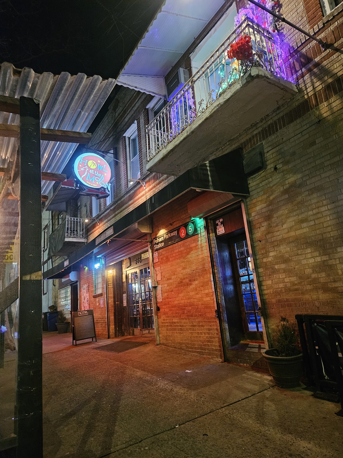 Howl At The Moon Grill & Bar