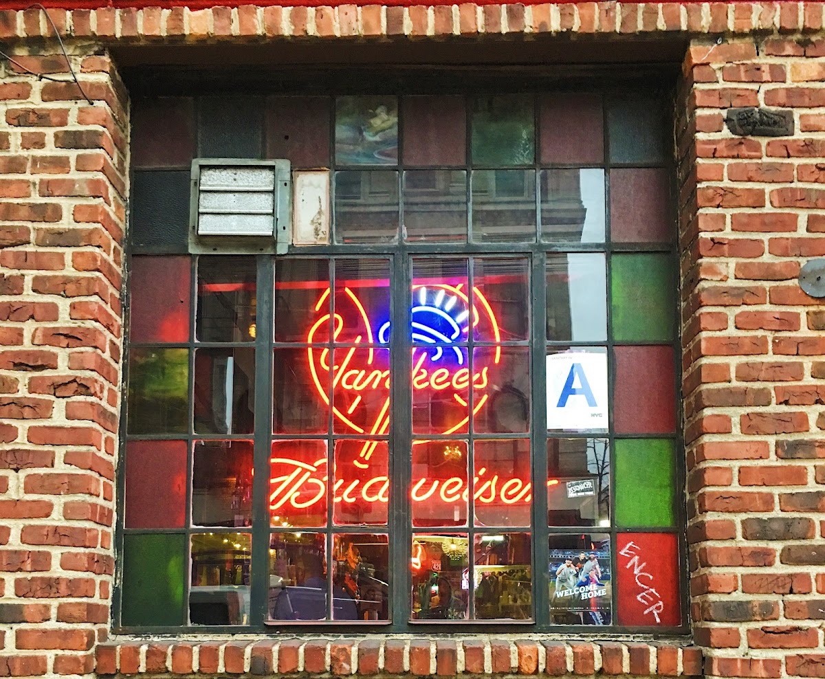 7B Horseshoe Bar aka Vazacs