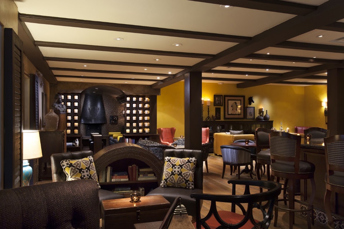Mix Up Bar + Lounge