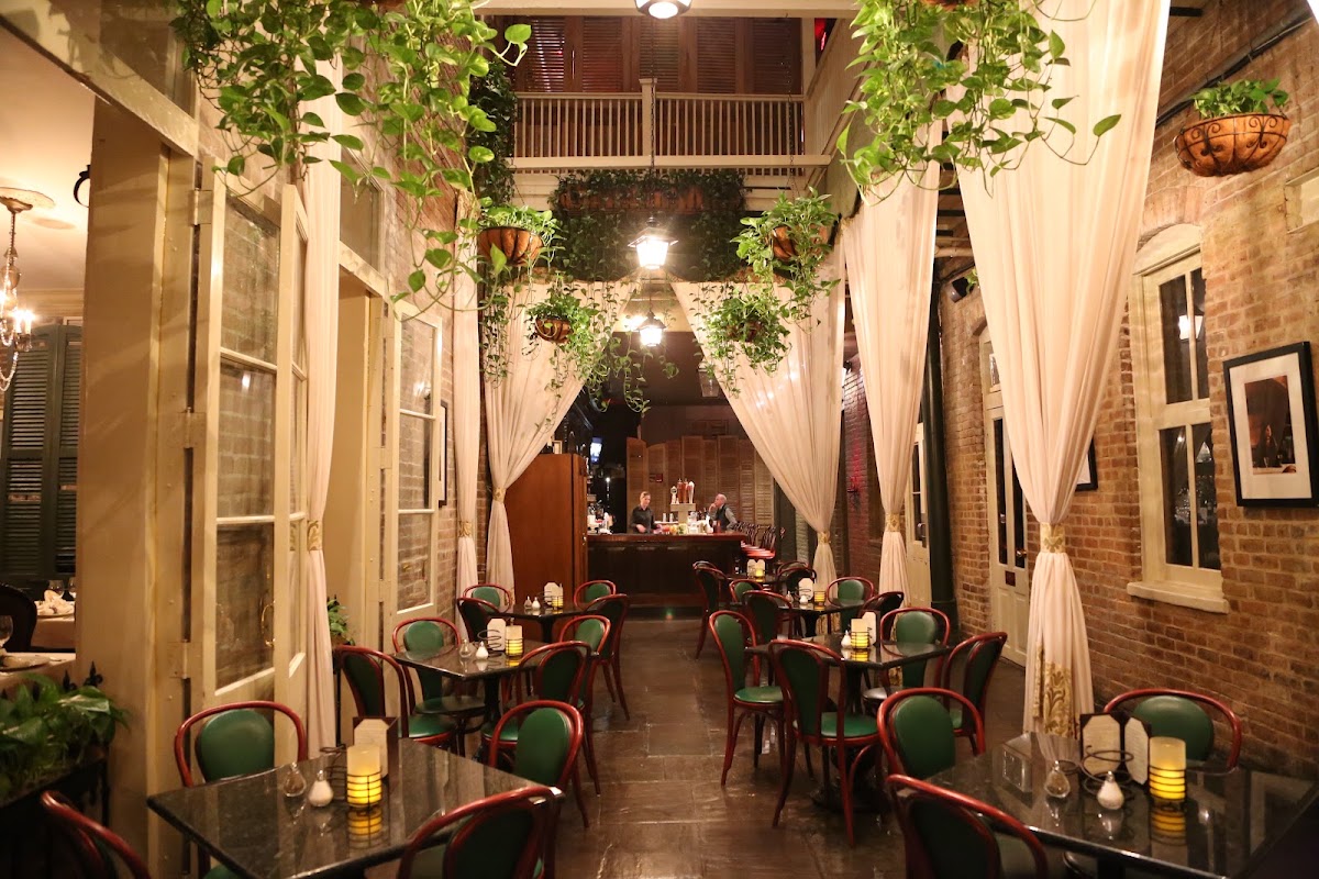 Best Halloween Bars & Restaurants in New Orleans (2026)
