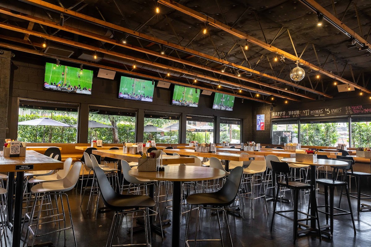 Best NFL Bars in Los Angeles for Every Team (2026)