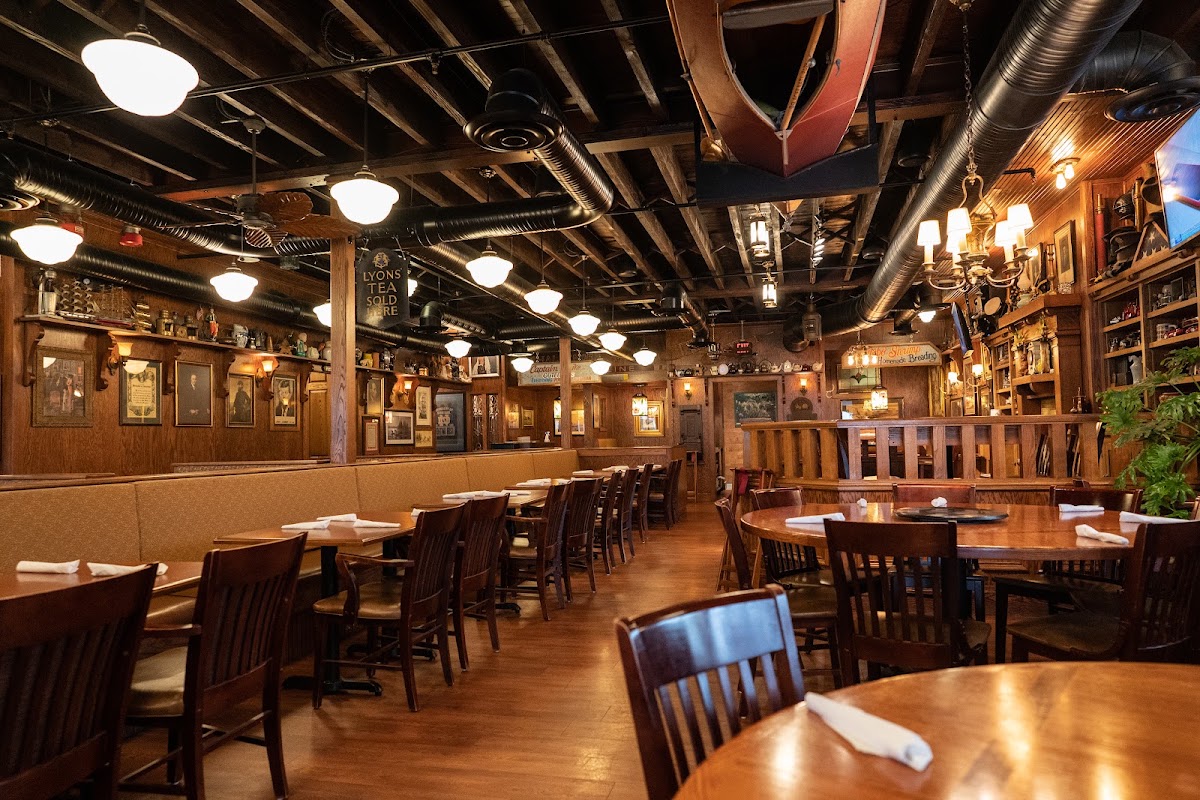 Aristocrat Pub & Oxford Room