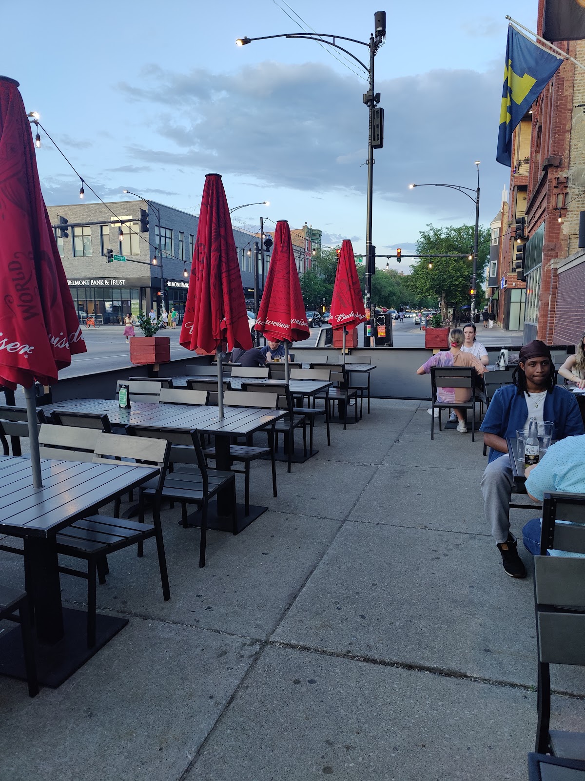 Fatpour Wicker Park: Ultimate Chicago Sports Bar