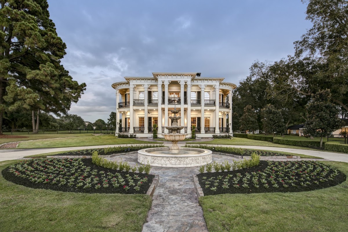 Sandlewood Manor, Tomball — the white-columned manor house behind a fountain and formal gardens