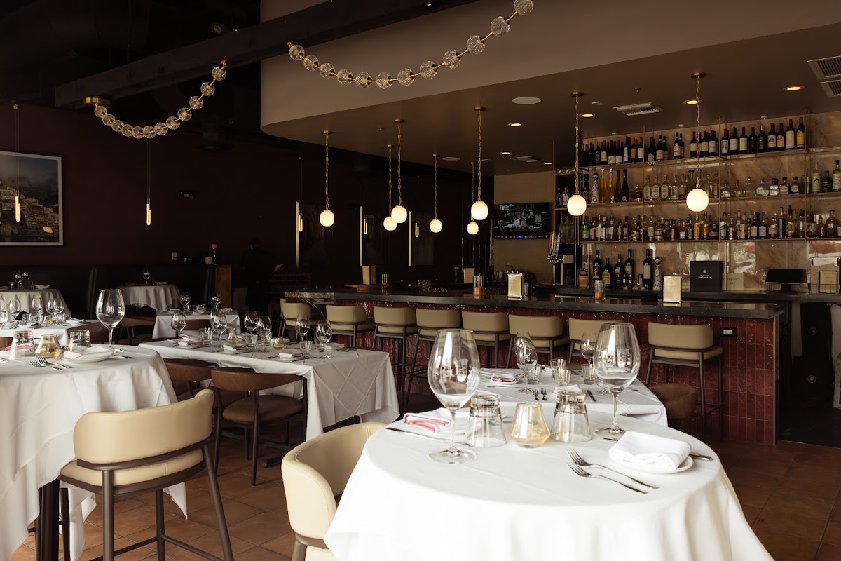 Lucca Coastal Kitchen: Haunted Living Room