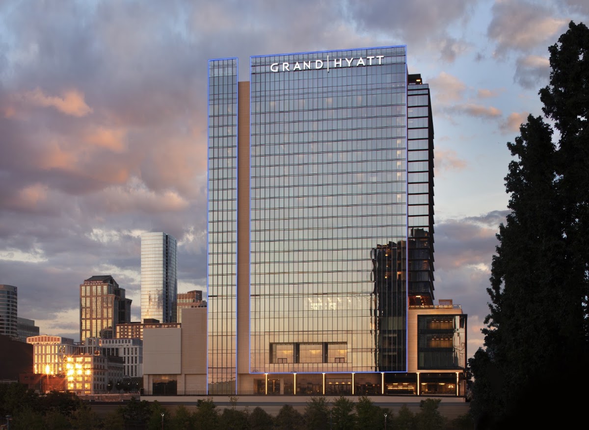 Grand Hyatt: Curling Over Broadway and Grand & Gilded
