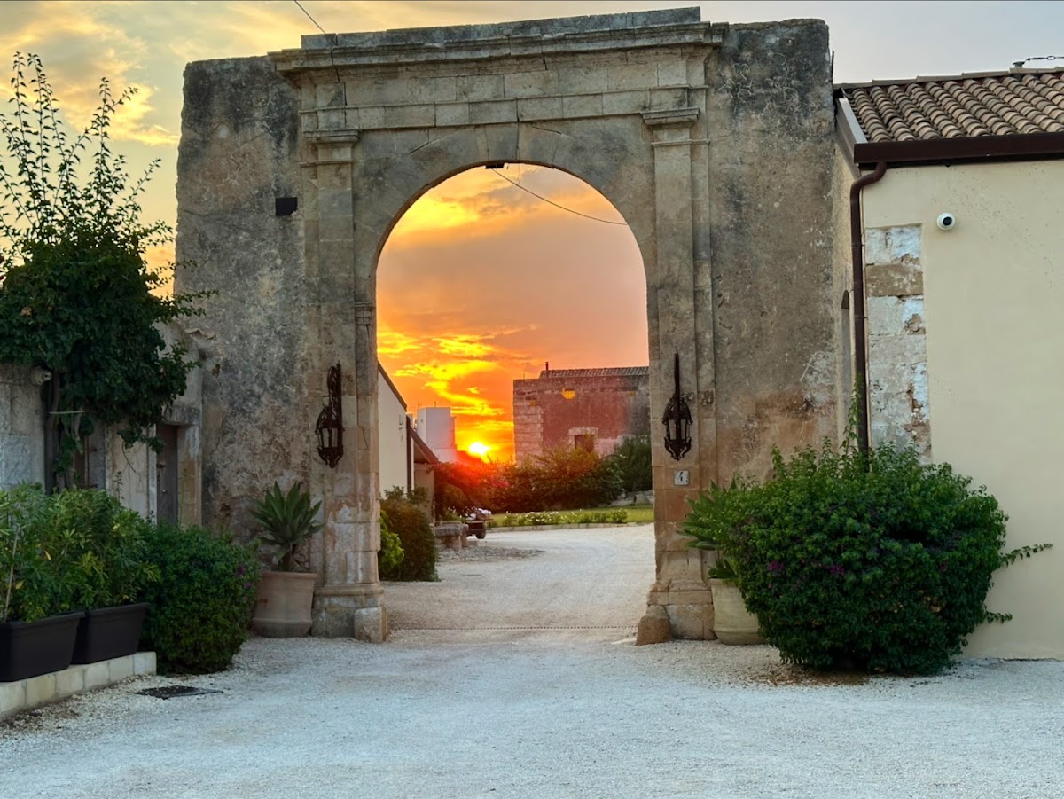 Donna Coraly, Syracuse — boutique country hotel with botanical gardens and a glass Orangery for up to 160 guests in the Val di Noto