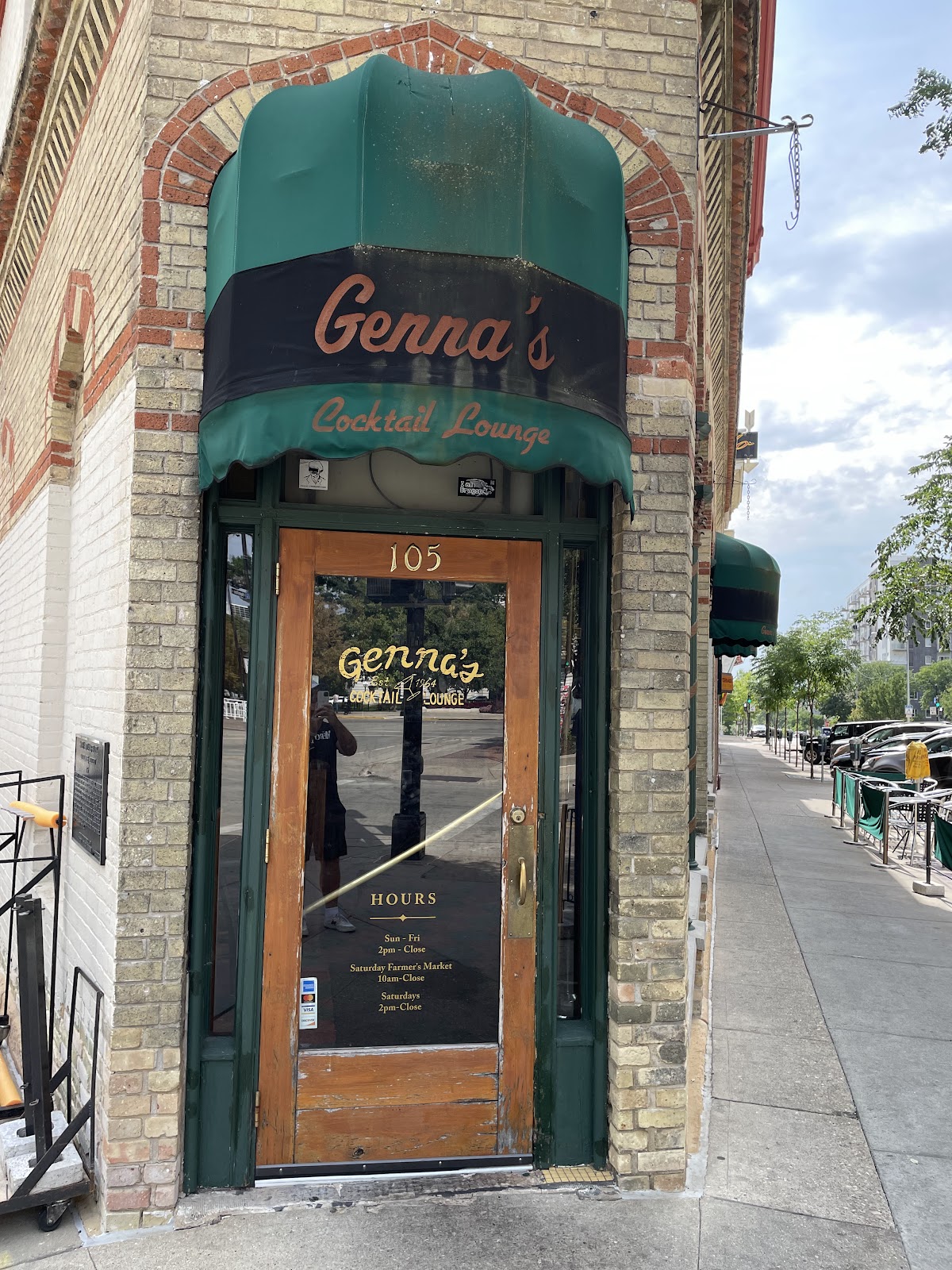 Genna's Lounge