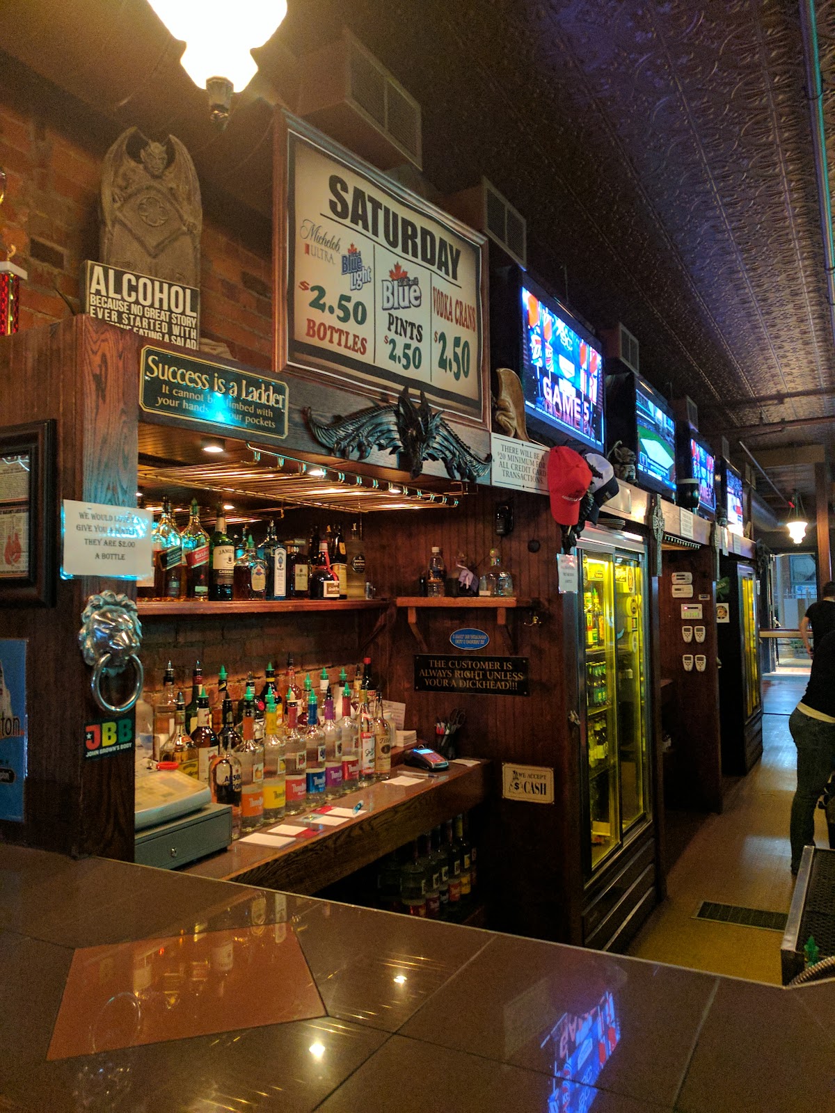 Dillingers Celtic Pub & Eatery