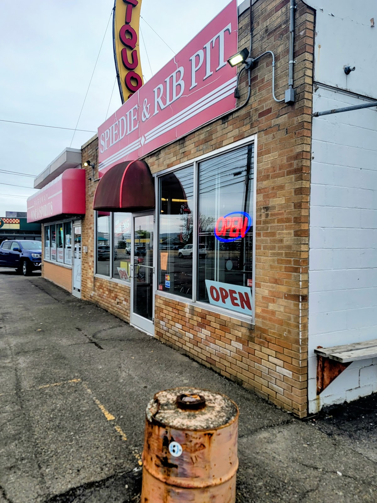 Spiedie & Rib Pit