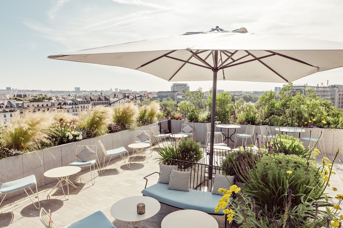 The top 12 prettiest rooftop bars in Paris