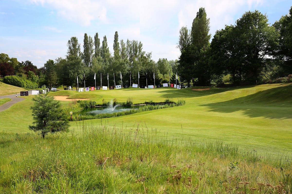 Bawburgh Golf Club, Norwich — the fairway and pond beside the clubhouse