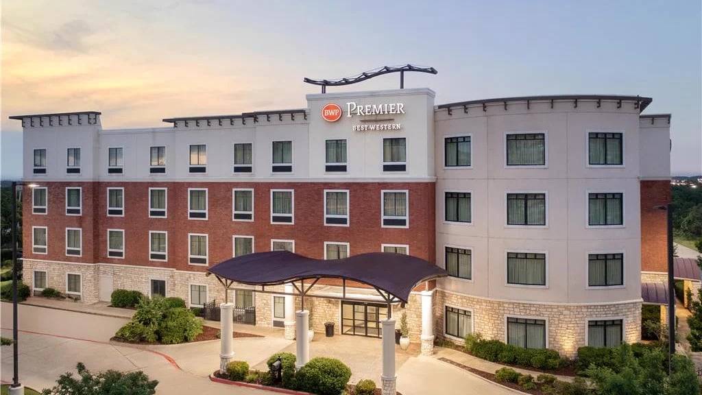 Best Western Premier Crown Chase Inn & Suites