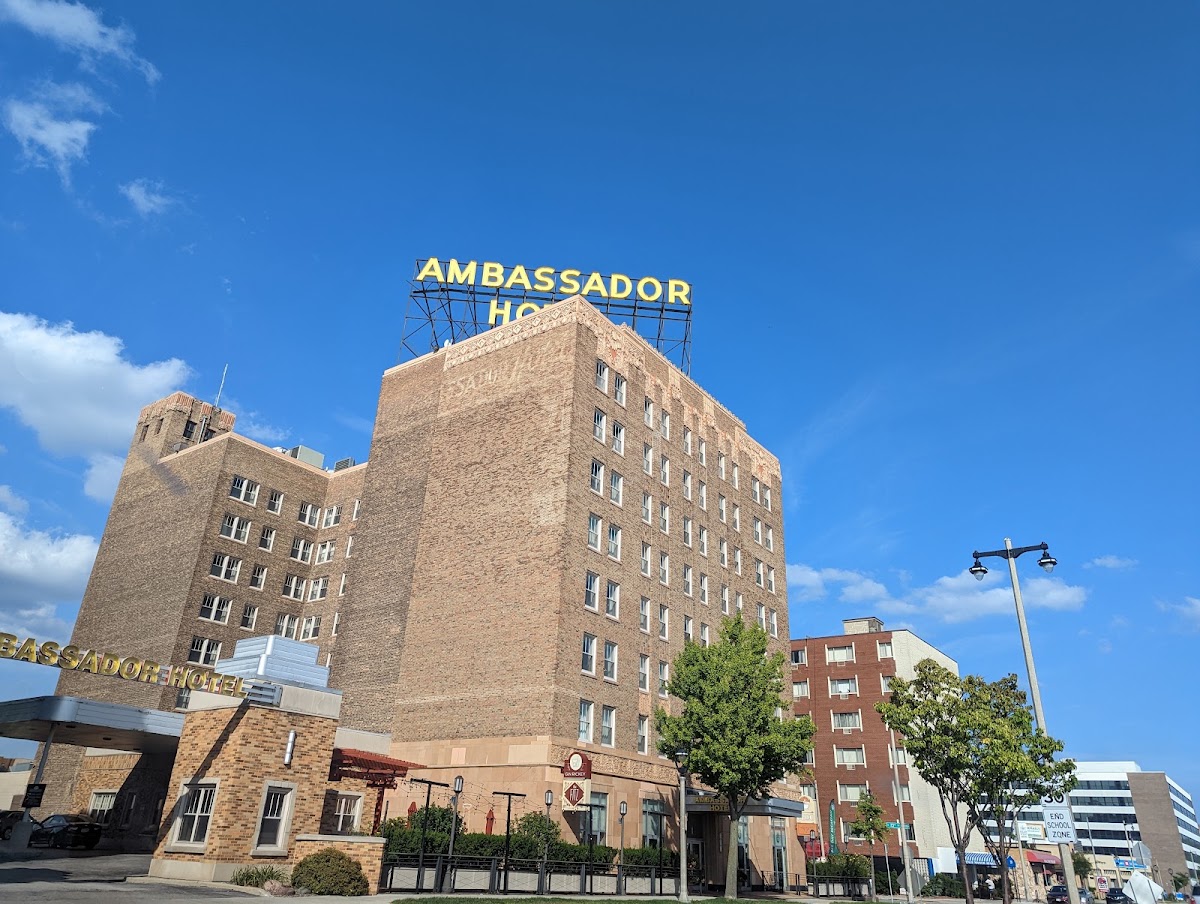 Ambassador Hotel Milwaukee, Trademark Collection by Wyndham