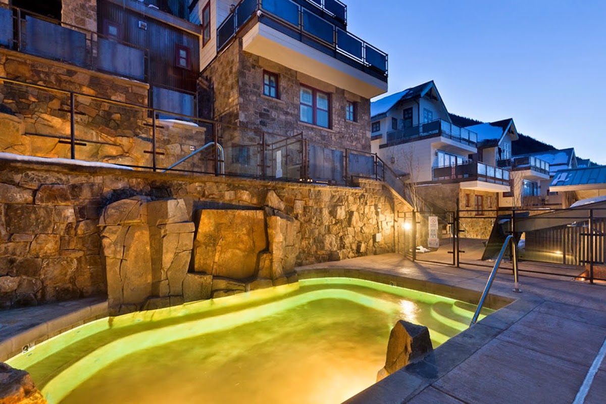 Element 52, Auberge Collection