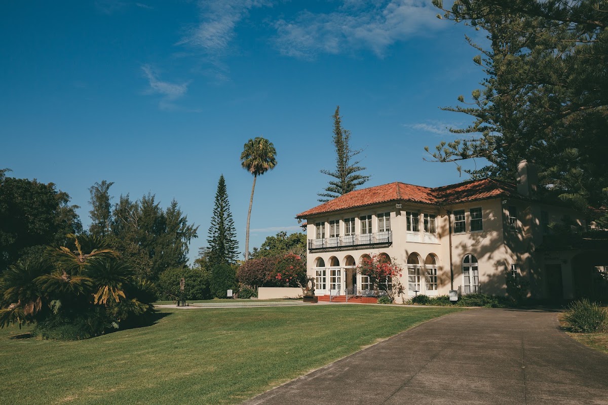 Hui Noʻeau Visual Arts Center, Makawao — 1917 Mediterranean-style manor and lawns in Upcountry Maui