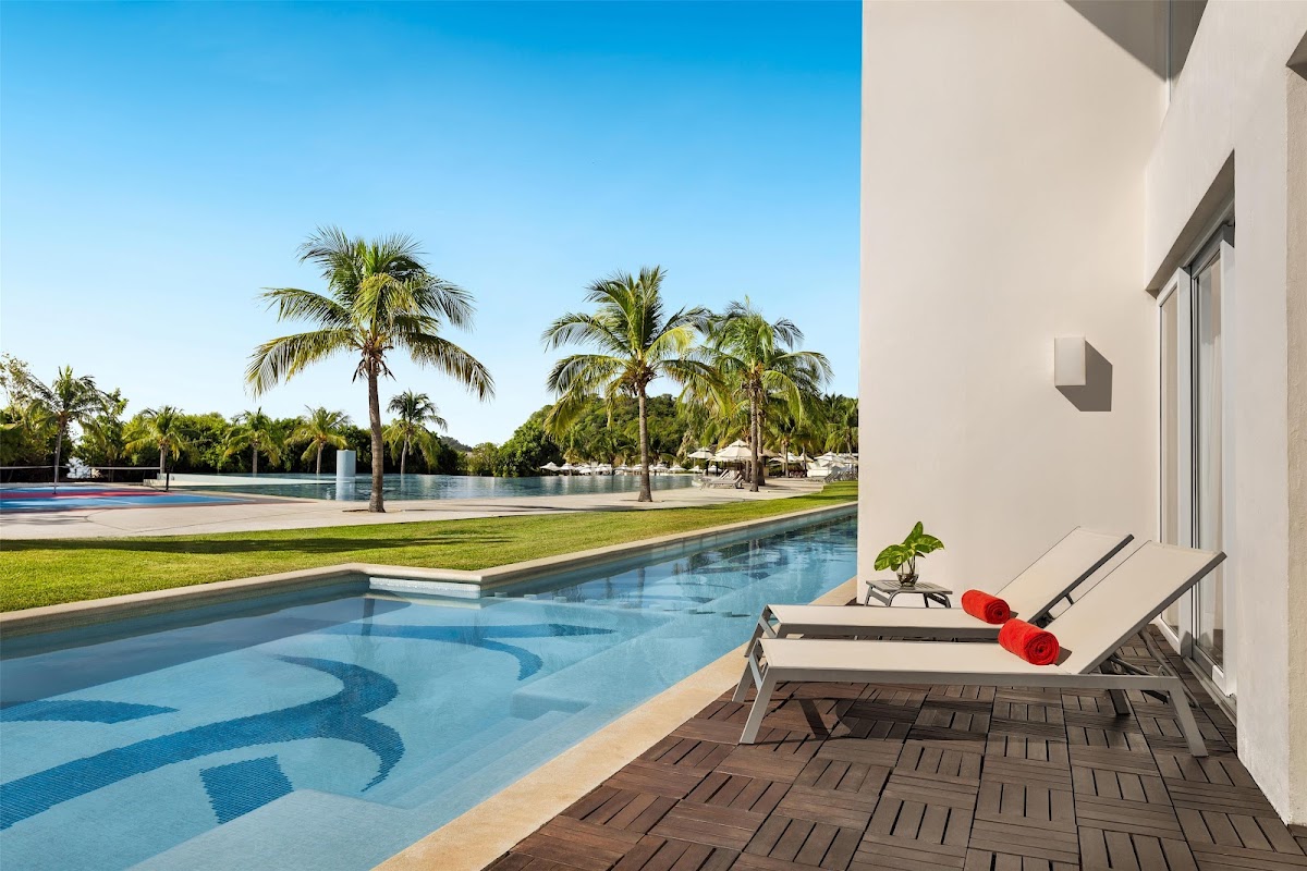 Secrets Huatulco — adults-only all-inclusive wedding resort on protected Conejos Bay in Oaxaca, with capacity for 400 guests