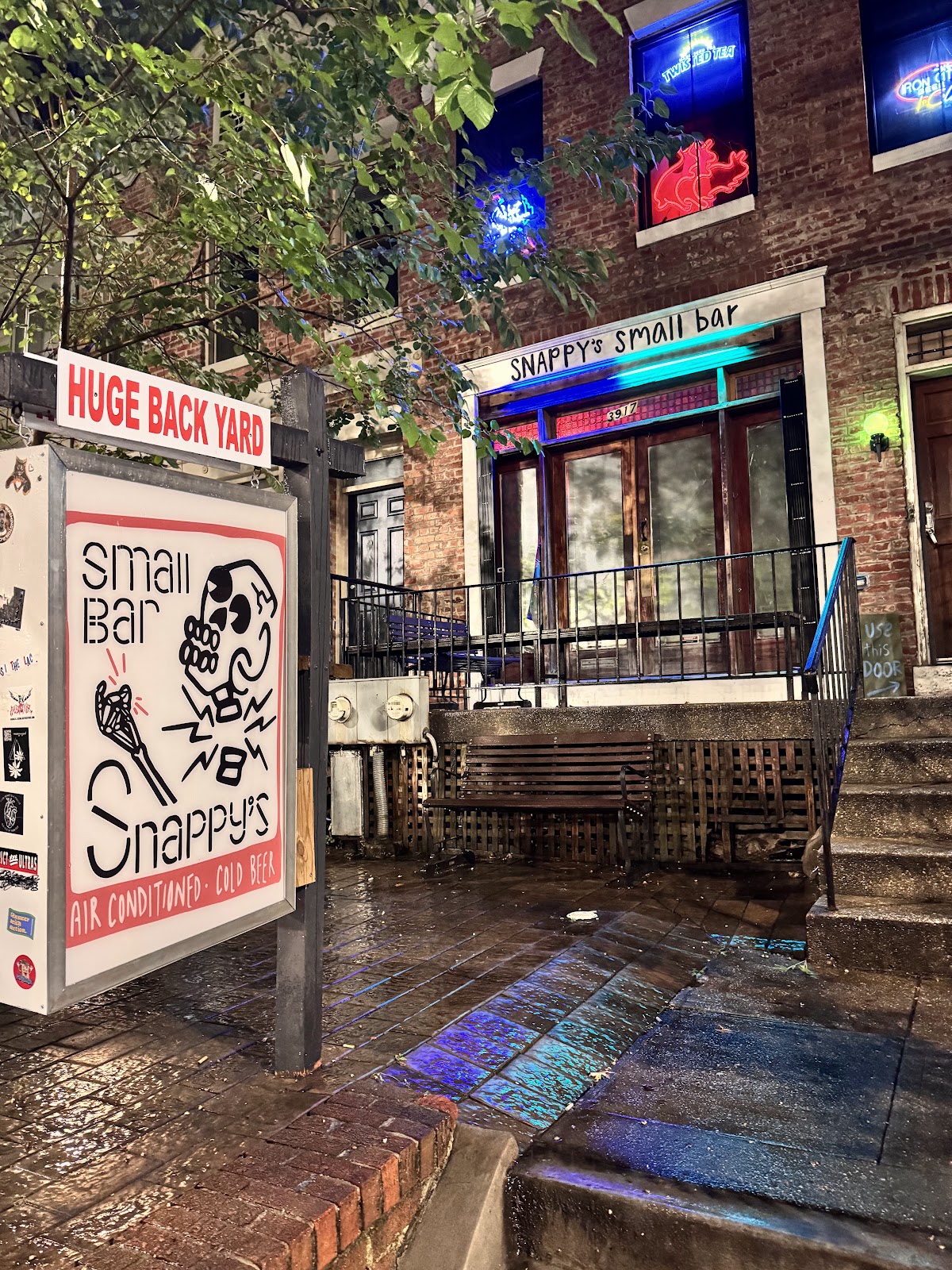 Snappy’s Small Bar