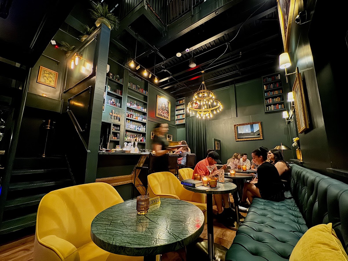 Daisy Lounge