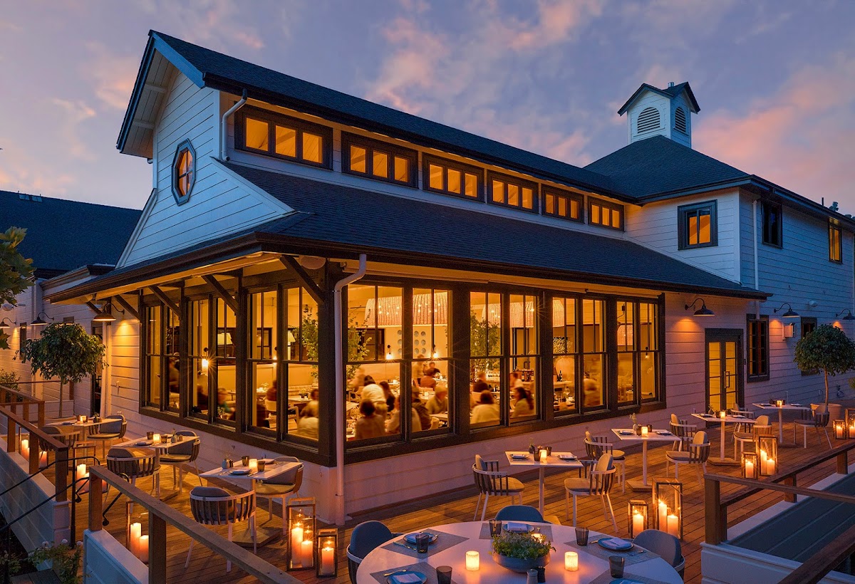 MacArthur Place Hotel & Spa — 6-acre boutique luxury wedding venue 4 blocks from Sonoma Plaza with lush gardens, mid-century pool, Layla restaurant, 64 rooms, capacity 125