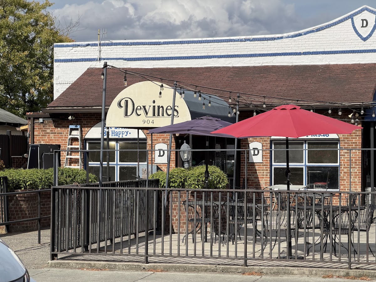 Devine's Restaurant & Sports Bar