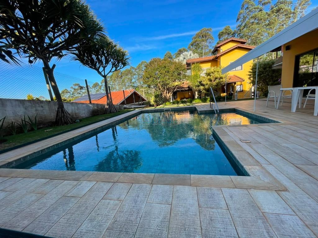 Casa de 326 m² com área de lazer em terreno de 1.000 m² no Recanto Suíço — foto 1 de 57