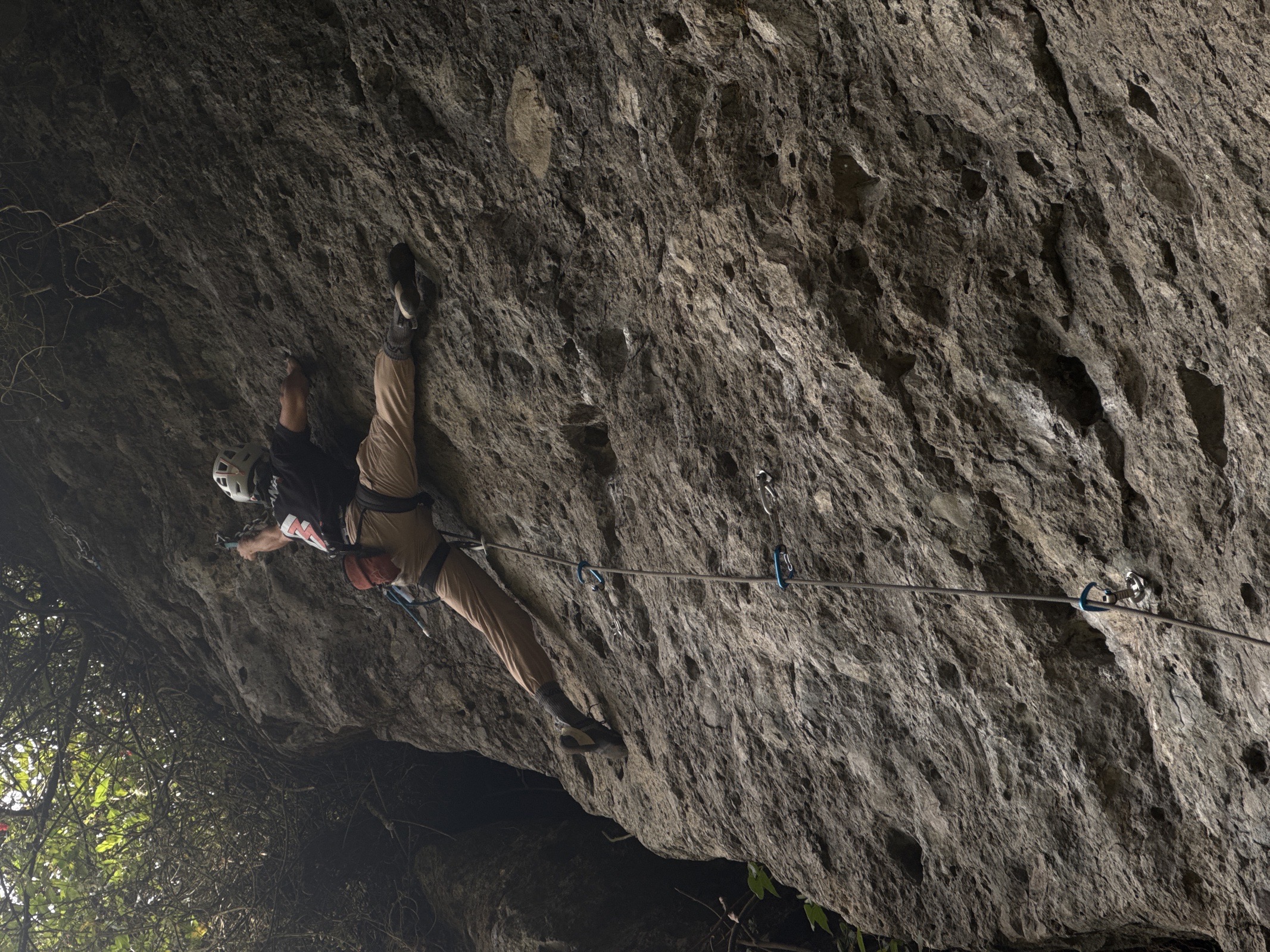 A climber on Malditos hombres