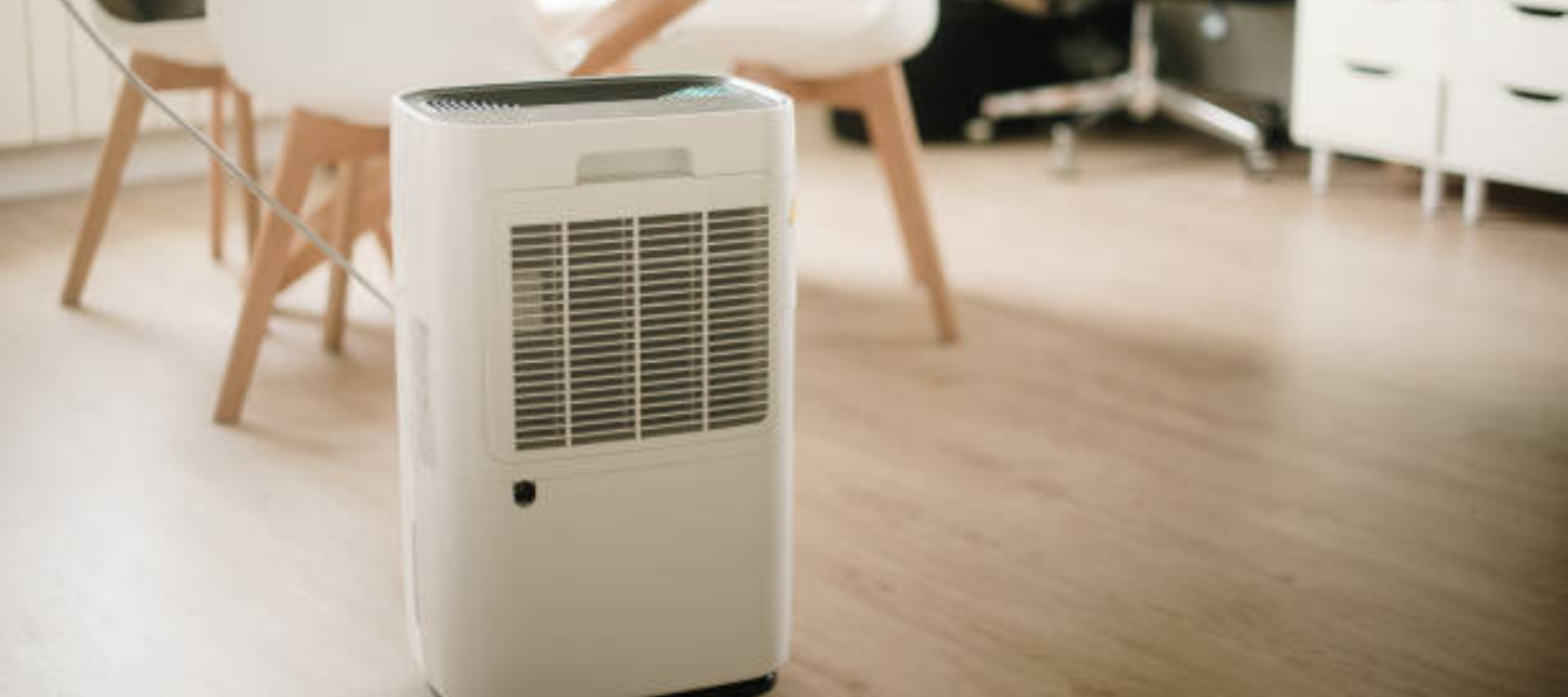 Un déshumidificateur dans une maison