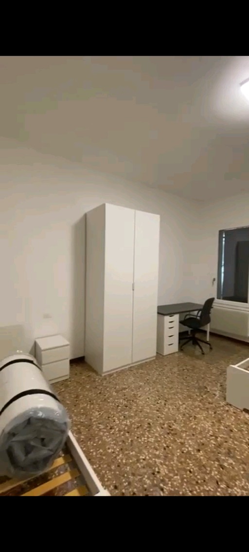 Si libera da subito un posto in doppia in pieno Portello a 320/mese. La camera è condivisa con un altro ragazzo a Padova