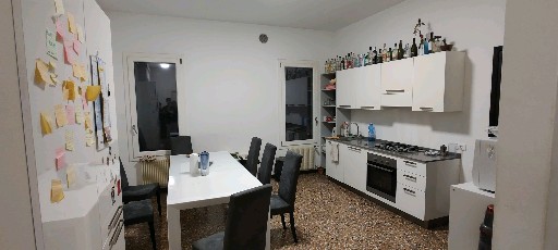 Si libera da subito un posto in doppia in pieno Portello a 320/mese. La camera è condivisa con un altro ragazzo Padova foto 2