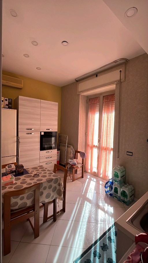 affitto stanza matrimoniale dal 01.04.2026 al 30.09.2026 via Michele pronti adiacente corso Umberto I palazzo con ascensore Napoli foto 4