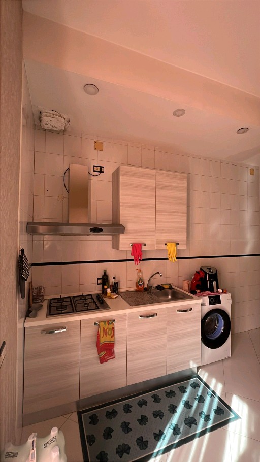 affitto stanza matrimoniale dal 01.04.2026 al 30.09.2026 via Michele pronti adiacente corso Umberto I palazzo con ascensore Napoli foto 5