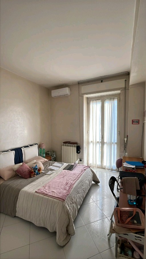 affitto stanza matrimoniale dal 01.04.2026 al 30.09.2026 via Michele pronti adiacente corso Umberto I palazzo con ascensore Napoli foto 2