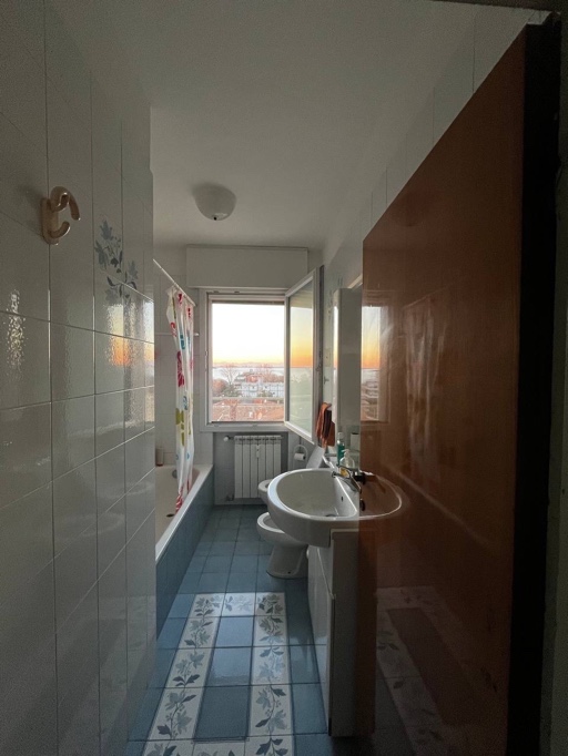 Bed available for a girl in the shared double room  Venezia foto 4