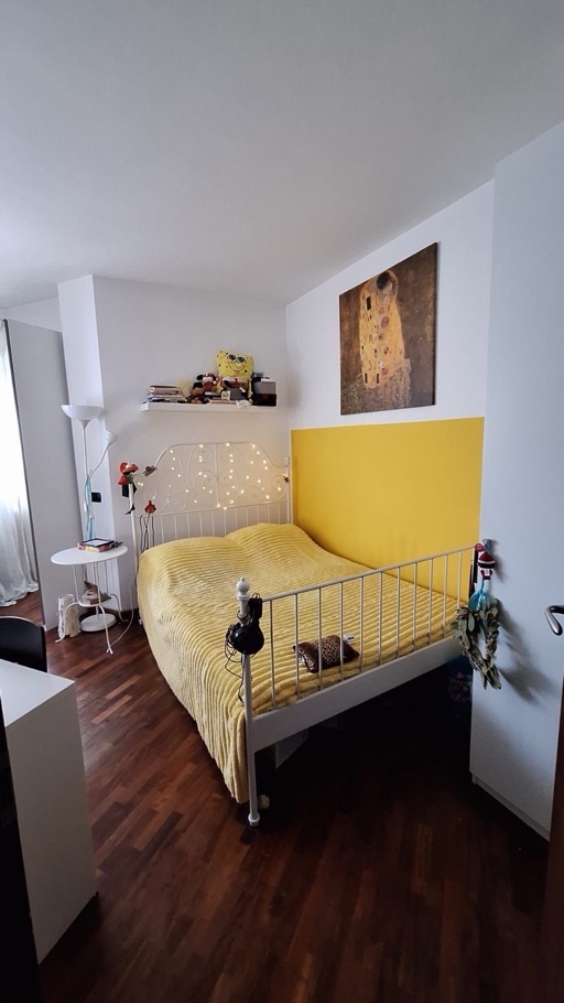 Room in an all girls apartment in piazzale nigra,milano a Milano