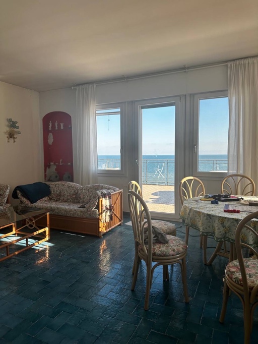 Bed available for a girl in the shared double room  a Venezia