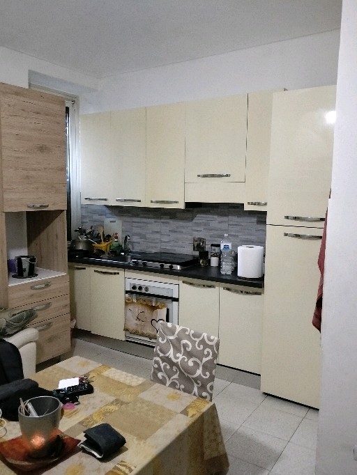 casa composta con stanza singola e letto matrimoniale bagno e soggiorno spazzioso a Torino